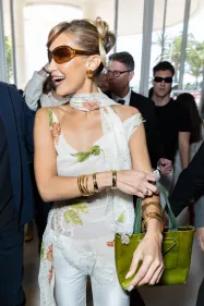 FG CHIC : Bella Hadid, Reine Magnétique de la Croisette
