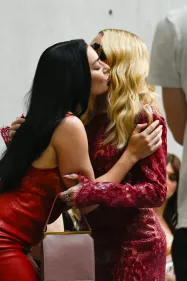 FG CHIC : Madonna et Charli XCX électrisent le premier rang de...