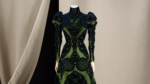 FG  CHIC : La Haute Couture est née, et elle s'appelle Worth. 