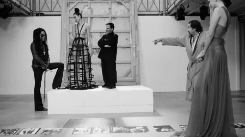 FG CHIC : Azzedine Alaïa, la mode sculptée s’expose à San Francisco