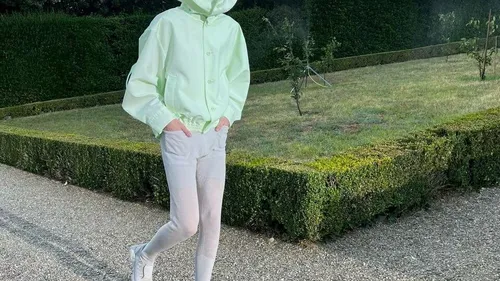 FG CHIC : À Florence, Issey Miyake déploie son Homme Plissé dans la...