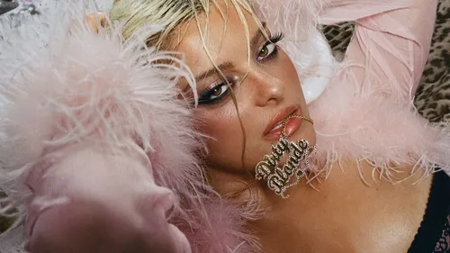 Bebe Rexha, plus électro que jamais sur ce nouvel album Dirty Blonde
