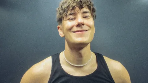 Bunt. s’entoure de Tom Odell sur le titre Best Day Of My Life