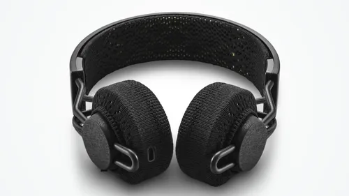 Ce nouveau casque Adidas se recharge à la lumière ! 