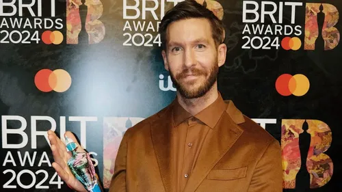 BRIT Awards 2024: une vraie fête, Calvin Harris, une Raye qui règne