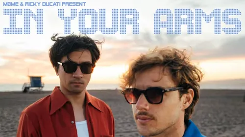 Avec In Your Arms, Møme dévoile encore un nouvel extrait de son...
