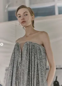 FG CHIC : L’élégance solaire selon Stella McCartney 