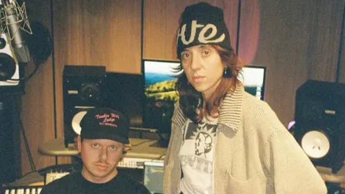 Quelle rentrée pour Chloé Caillet avec Come Back 2 Me !