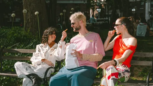 Manhattan, cet excellent track de Sofi Tukker et Cartlita en...