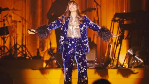 Final explosif pour la tournée de Clara Luciani !