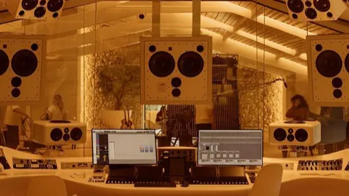 À la découverte des deux plus beaux studios de France  