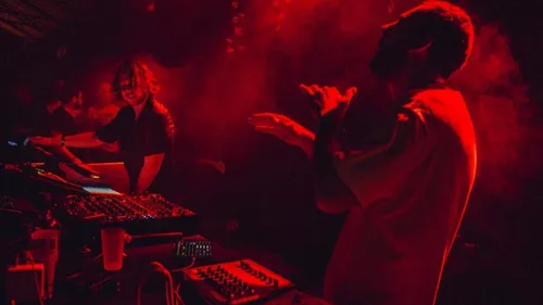 "Swaying", la nouvelle collaboration entre Joachim Pastor et Joris...