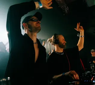 Kream ravive un monument de la house avec The Answer