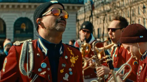 Quand la meilleure fanfare du monde reprend « Places » de The Blaze 