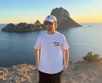Mizmo frappe fort avec “Hello”, le titre qui séduit déjà TikTok