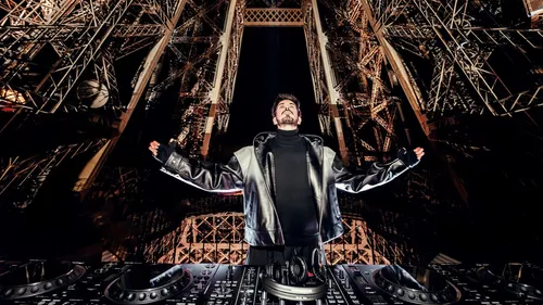 Michael Canitrot sublime la Tour Eiffel avec son Monumental Tour