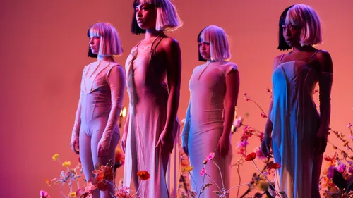 Sia fête les 10 ans de Chandelier et dévoile le clip de 'Dance...