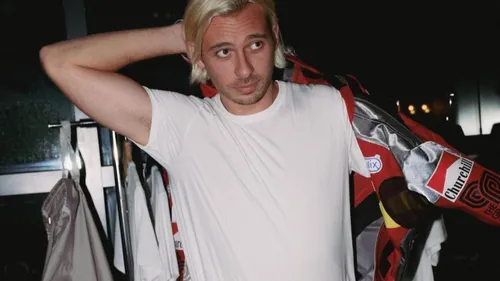 Flume dévoile « Arrived Anxious, Left Bored » un nouvel album...