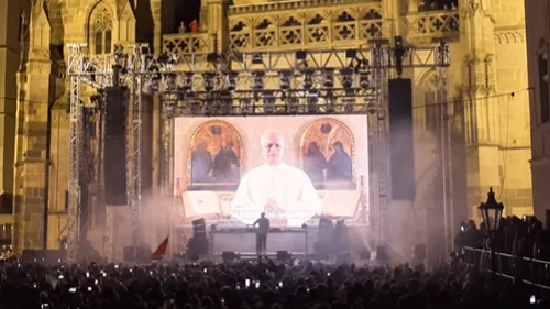 Le Vatican a organisé une messe électro devant une cathédrale