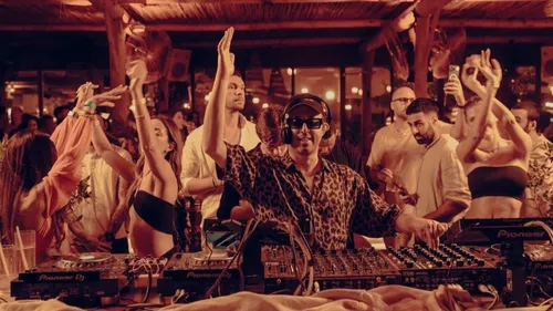 Agoria enchaîne avec "I Love You More Than Myself"