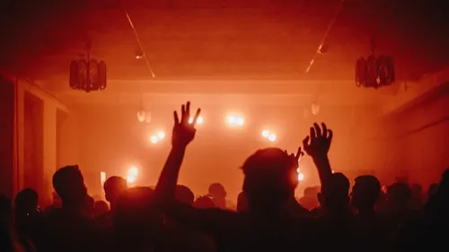 Rave party près de Rennes, le week-end dernier