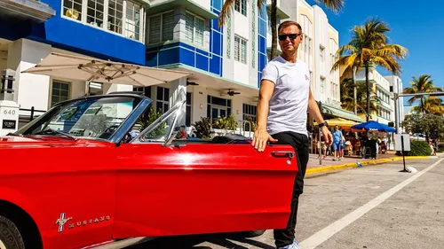 Armin Van Buuren, qui sort son tube pour l'été, prépare-t-il...