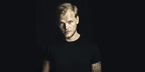 Mais que cherche l’ancien manager d’Avicii ?