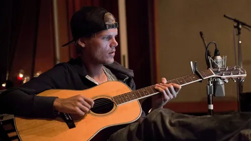 Avicii: le dernier épisode de la mini série dévoilé et un mégamix...