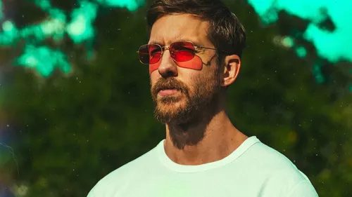 Calvin Harris se fait plaisir avec le nouveau Love Regenerator en...