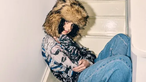 Carlita s'associe à Myd pour dévoiler le très beau "See It As A Sign" 