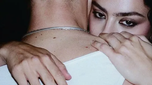 Une Boiler Room, des nouveautés club, Charli XCX annonce la couleur