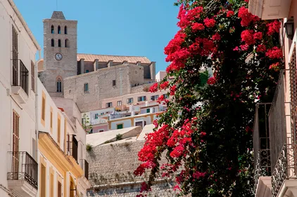FG CHIC IBIZA : Ibiza, Dalt Vila, l’Éternelle Citadelle de Lumière...