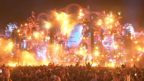 David Guetta vient de mettre en ligne son show complet à...