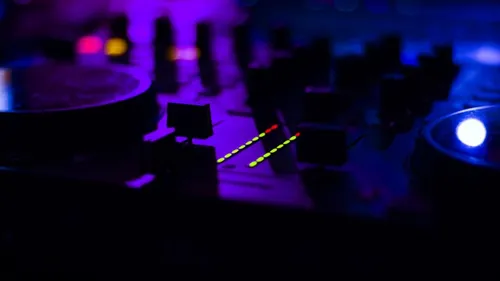 Masques, jauges voire couvre-feu : l’inquiétante menace du Covid...