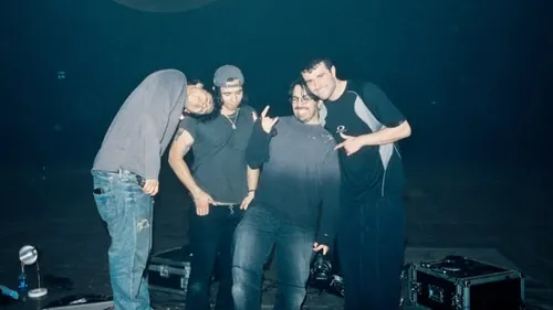 Fred again a créé une mixtape en direct avec LATIN MAFIA