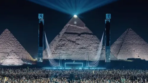 Les shows devant les pyramides de Gizeh bientôt interdits ?