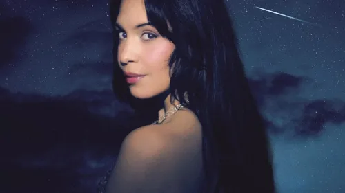 FG CHIC: HOLLYBRUNE — HIGH HOPES  An intimate ascent between velvet...