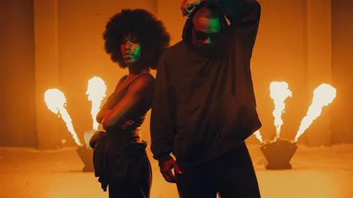 Même après un été bien rempli, Idris Elba électrise encore avec...