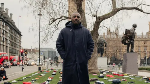 L’acteur et DJ Idris Elba milite pour l’interdiction d’armes...