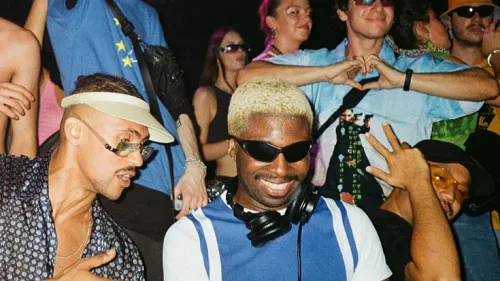 Et si la vague eurodance passait aussi par le look ? 