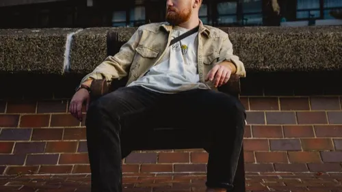 James Carter dévoile un remix de l'indémodable Tell Me Why 