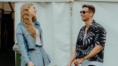 Joel Corry va-t-il dégainer le tube de l'été avec Becky Hill ? 