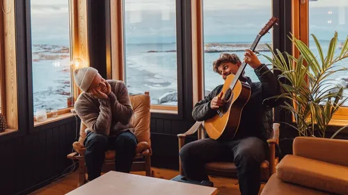 En pleine tournée européenne, Kygo sort Hold On Me avec Sandro Cavazza