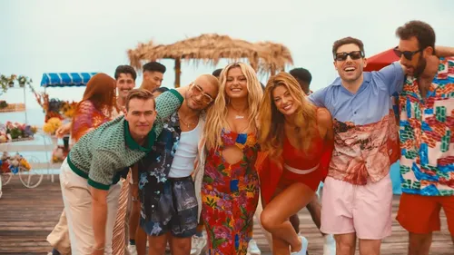 Bebe Rexha et Loud Luxury en mode été et plage !
