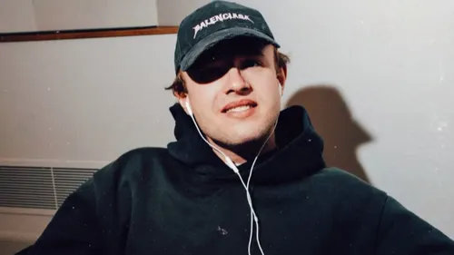 Marten Lou réinvente  le titre “Miss That” de Naomi Sharon