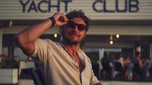 MØME et Paco Versailles en mode chill sur Deal With Love