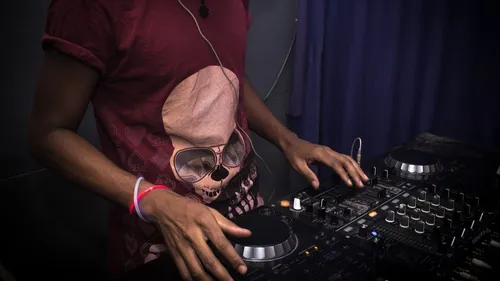 Les DJs anglais libres de jouer… en Espagne !