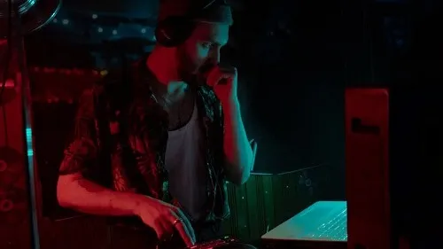 Une personne, plusieurs carrières : les DJs sont-ils des slasheurs ?!