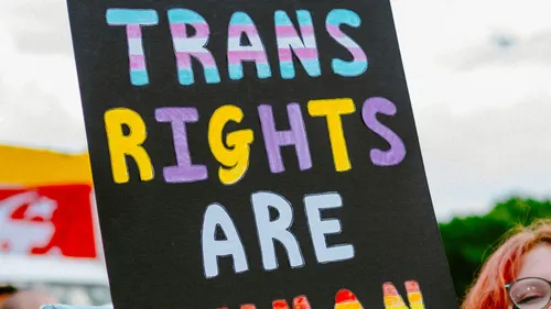 DJs et producteurs anglais se mobilisent pour les personnes trans