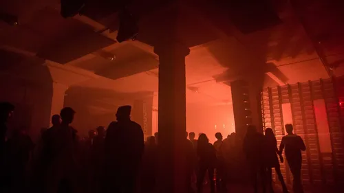 Music story du jour : Et Thatcher créa les raves !